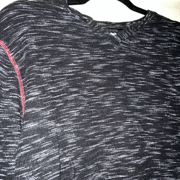 Harley Davidson Thermal Shirt Lightweight Engine Graphic Black/Red Size Medium - Picture 4 of 6